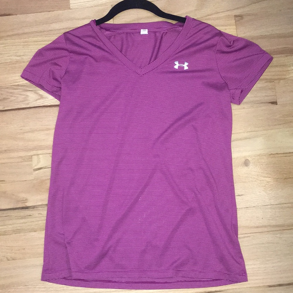 V-neck Under armor polyester athletic tee